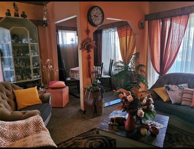 3 BEDROOM HOUSE SOLD IN MOUNTAIN VIEW